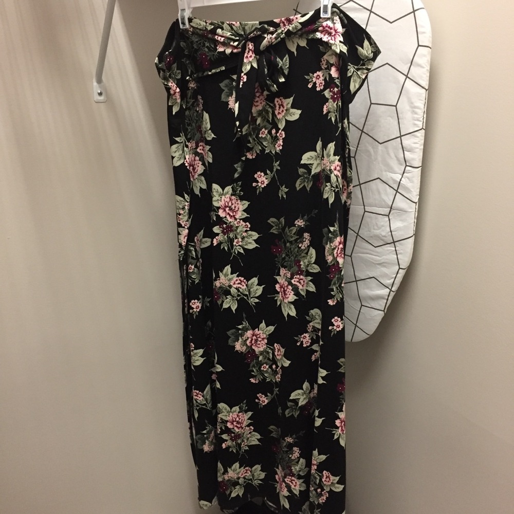 Tie front skirt with 2 side slits
